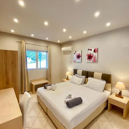 Sunny Villa *