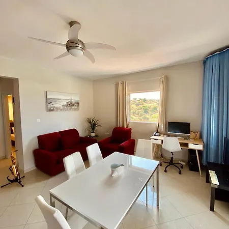 Sunny Villa *