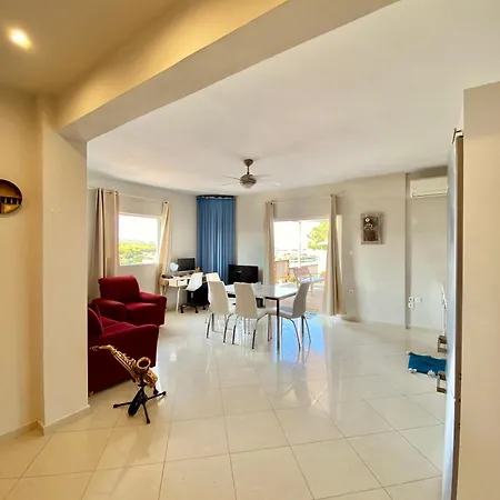 Sunny Villa *