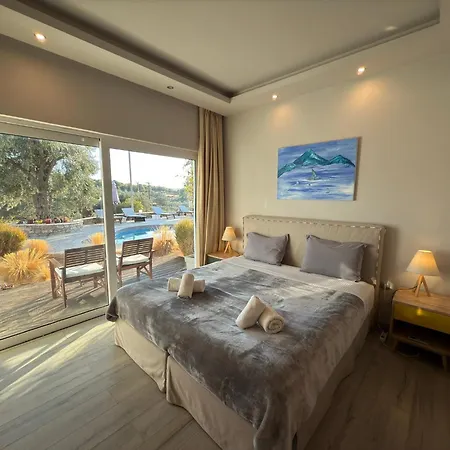 Sunny Villa