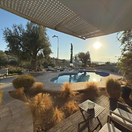 Sunny Villa