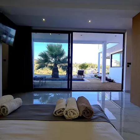 Sunny Villa